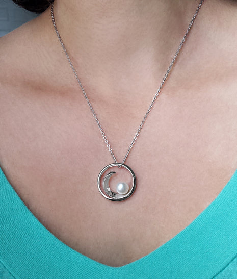 Wave with Pearl Pendant