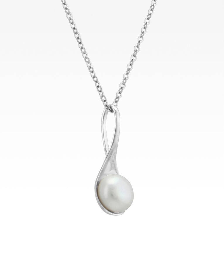 Pretty Pearl Necklace