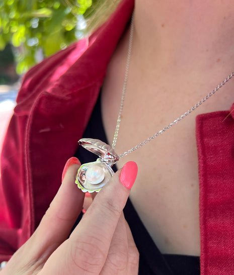 Clam Shell Pearl Necklace
