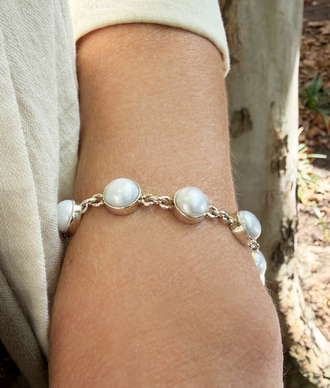 Button Pearl Bracelet