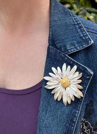 Daisy Pin