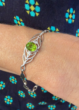 Peridot Open Leaves Link Bracelet