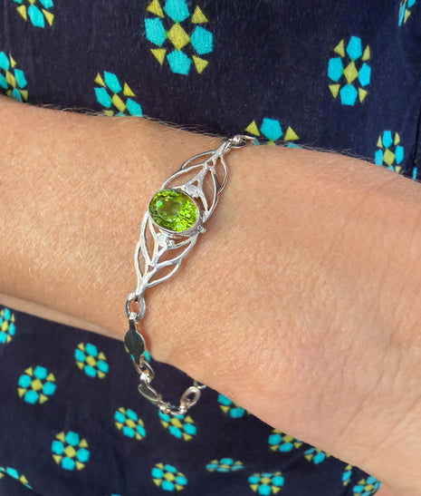 Peridot Open Leaves Link Bracelet