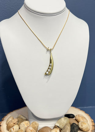 4 Pearl Peapod Necklace